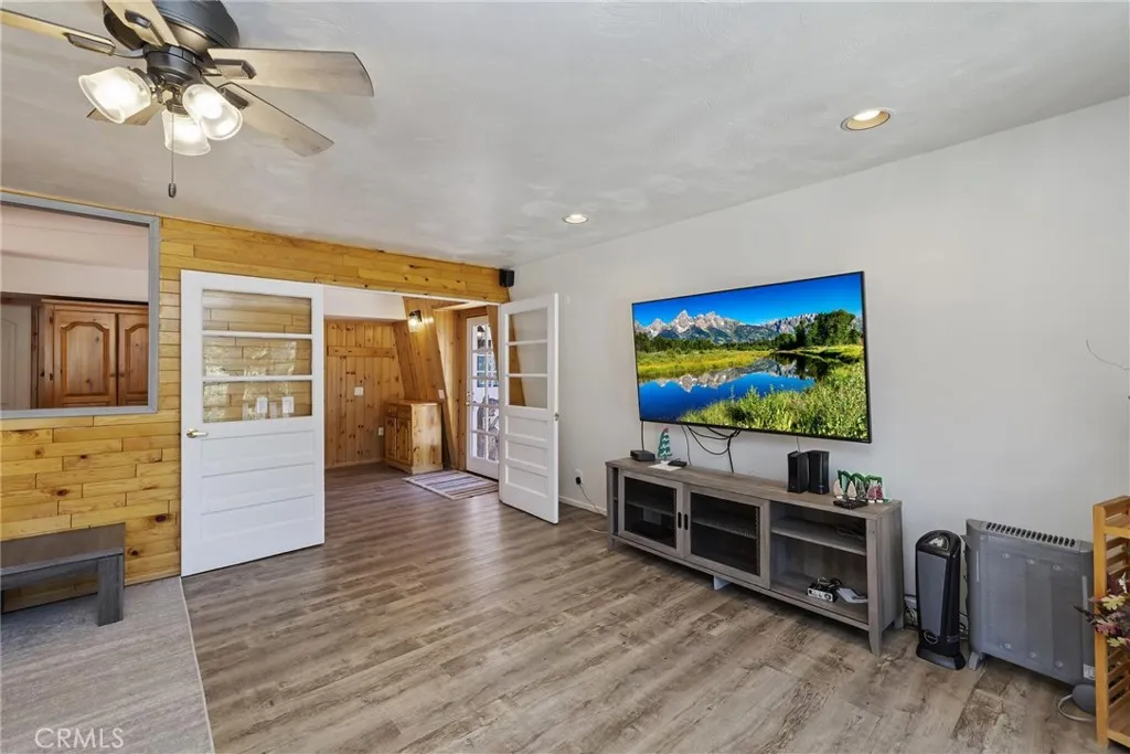 Fawnskin, California 92333, United States, 5 Bedrooms Bedrooms, ,4 BathroomsBathrooms,Residential,Active,153758