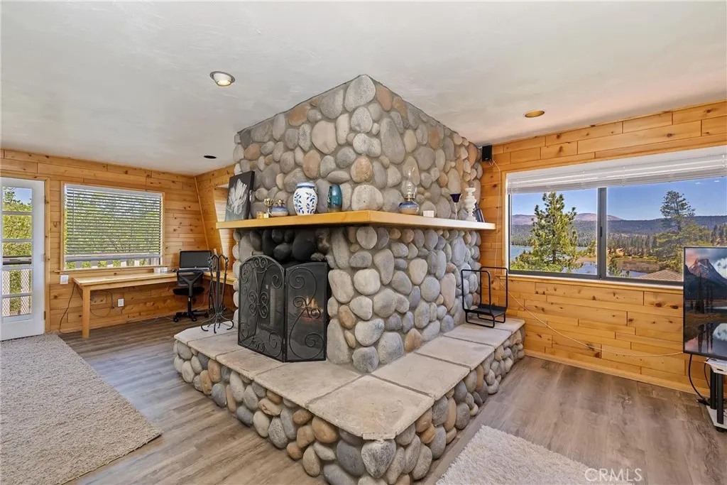 Fawnskin, California 92333, United States, 5 Bedrooms Bedrooms, ,4 BathroomsBathrooms,Residential,Active,153758