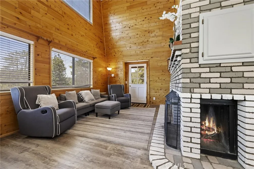 Fawnskin, California 92333, United States, 5 Bedrooms Bedrooms, ,4 BathroomsBathrooms,Residential,Active,153758