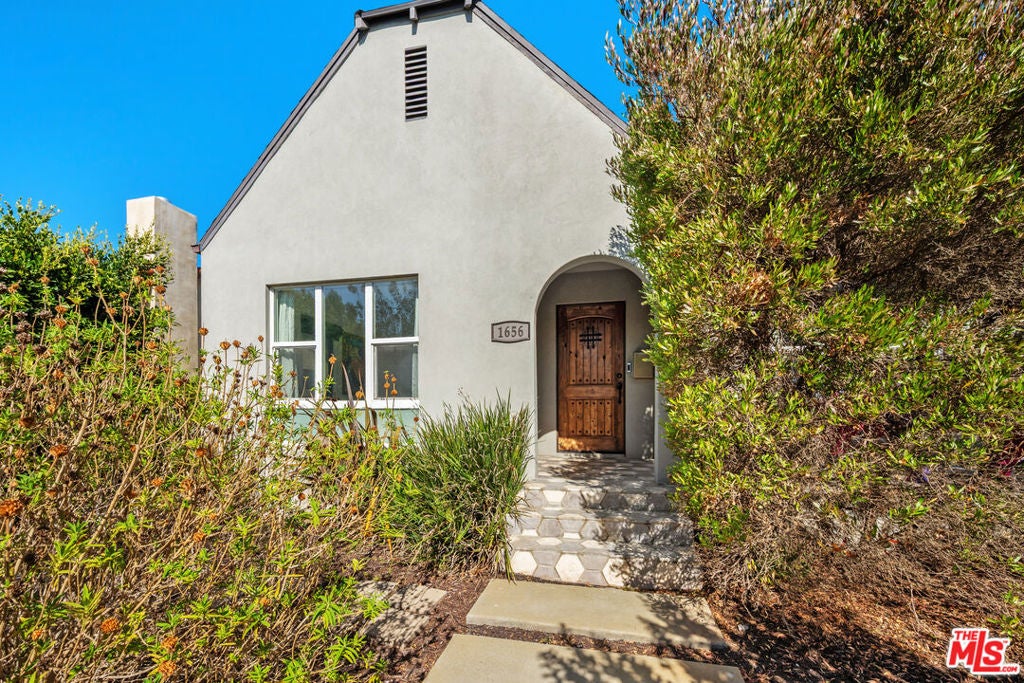 1656 S Genesee Avenue, Los Angeles CA 90019