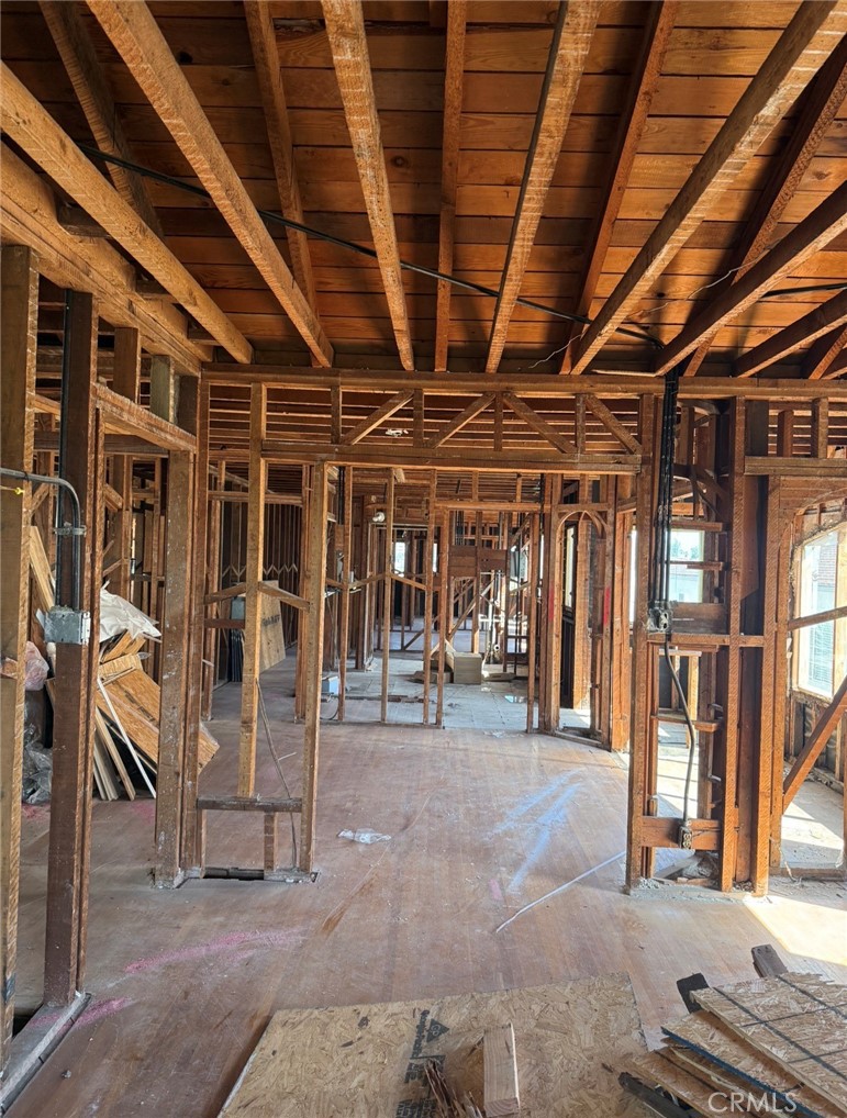 328 N Mariposa