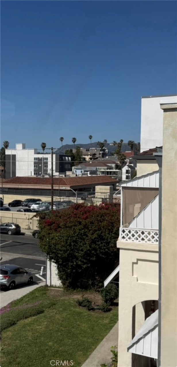 328 N Mariposa