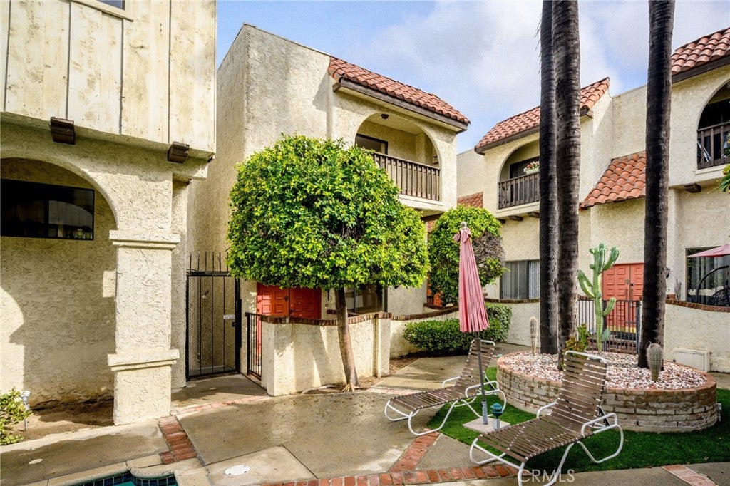 300 N Isabel Street 10