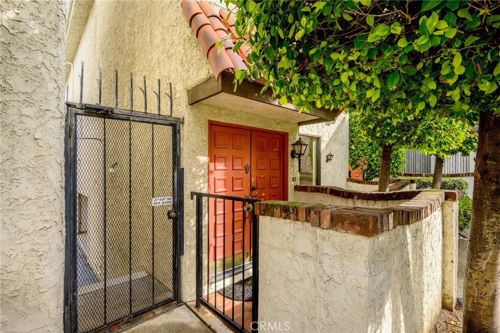 300 N Isabel Street 10