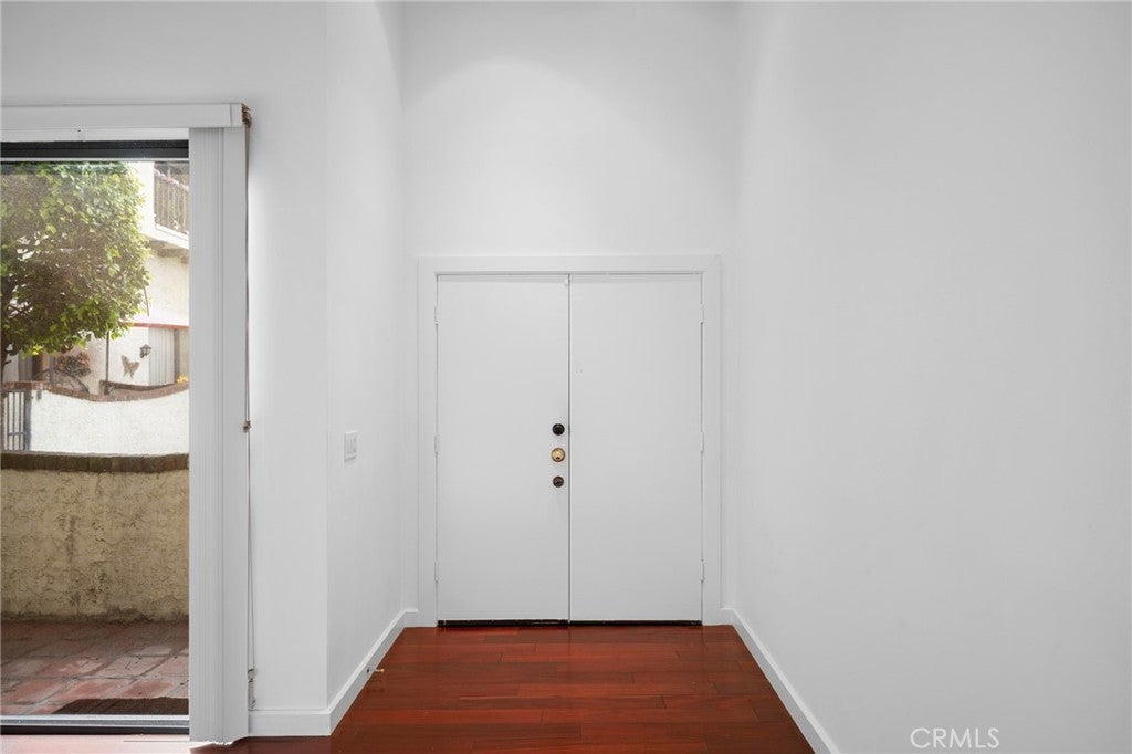 300 N Isabel Street 10