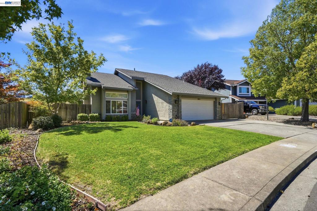 883 Dover Cir