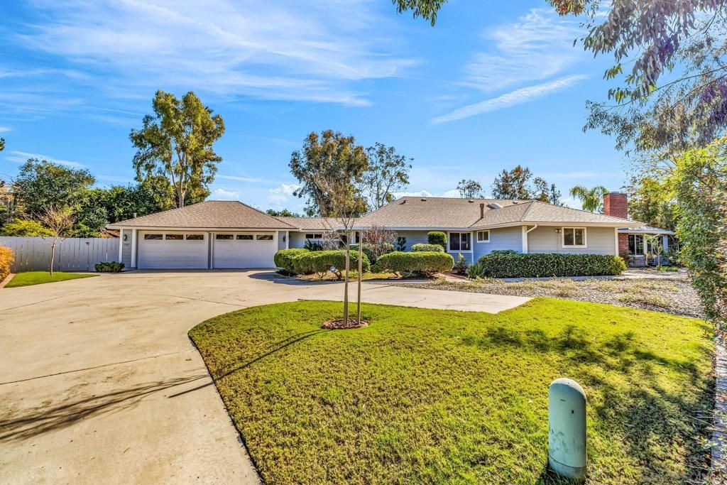 Photo of 2087 Granite Hills Dr Dr, El Cajon, CA 92019 (MLS # 2601240SD)