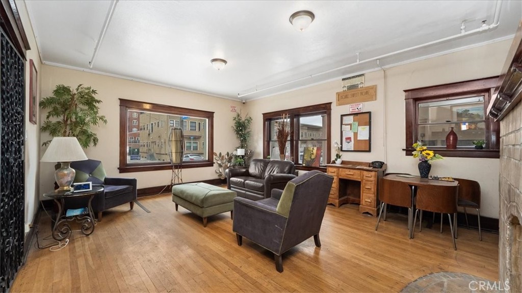 323 W 4th Street 201