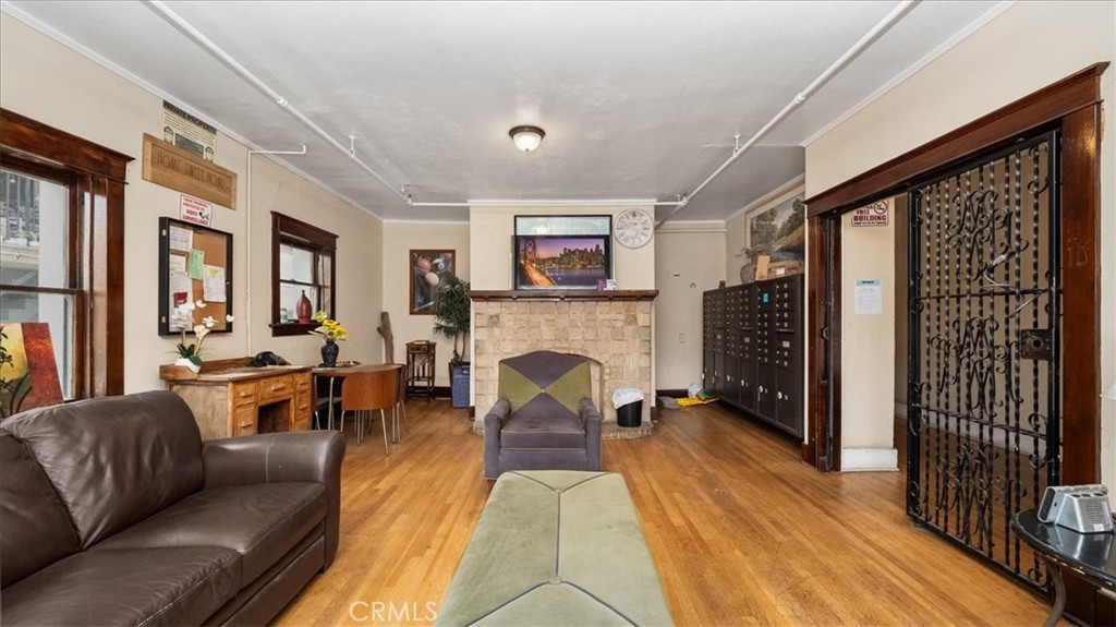 323 W 4th Street 201