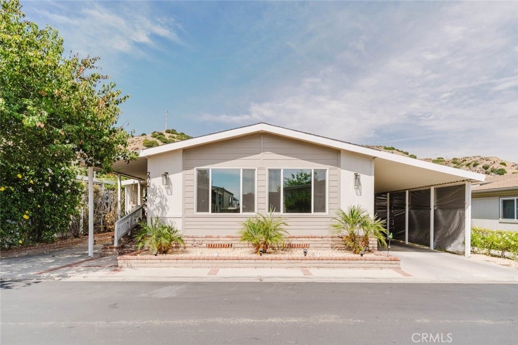 15455 Glenoaks Boulevard 272