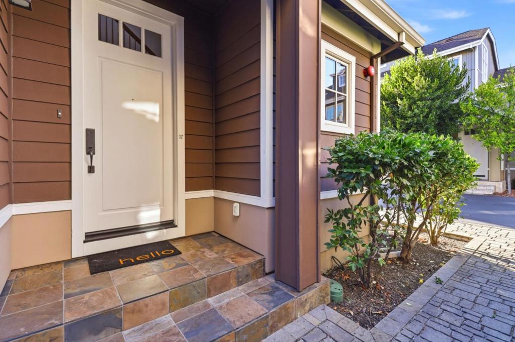 37 Ludina Way