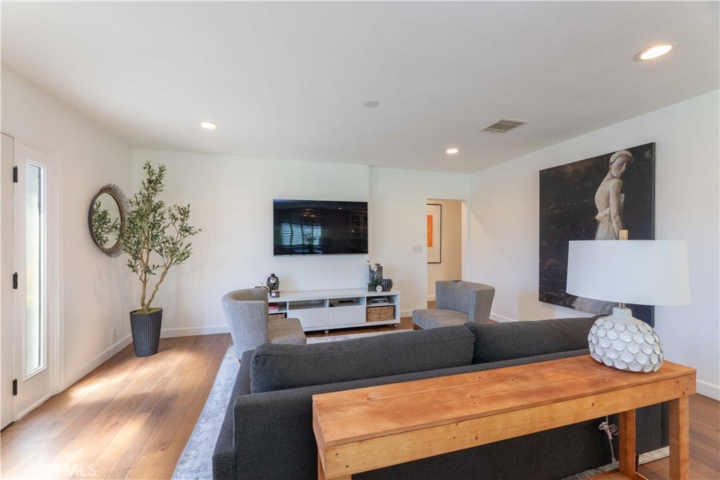 3732 Clark