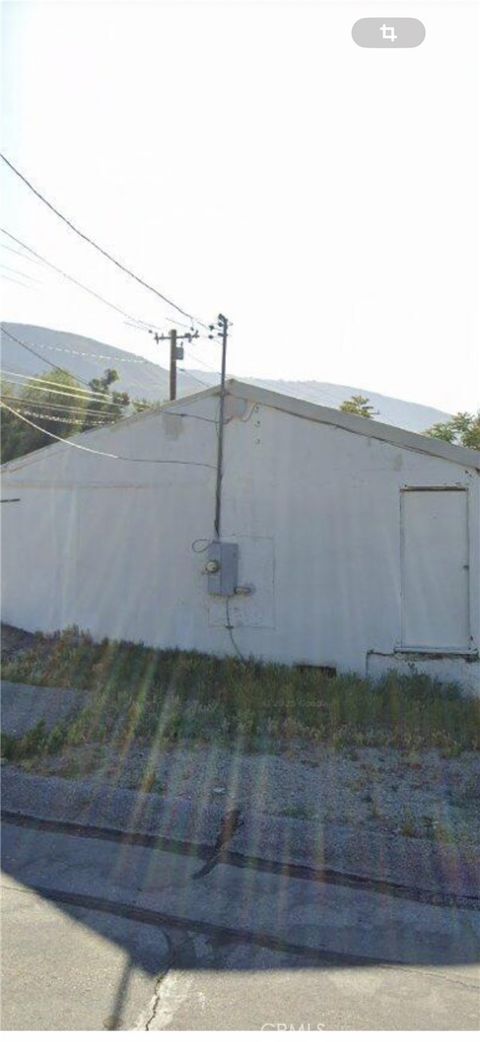 Photo of 18101 W Kenwood Ave, San Bernardino, CA 92407 (MLS # PW25270311)