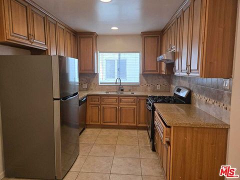 Photo of 922 S Bedford Street #2, Los Angeles, CA 90035 (MLS # 26835855)
