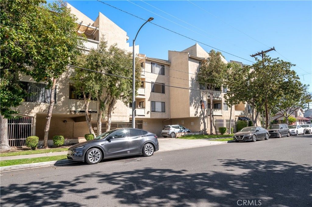 Photo of 2343 E 17th St #202, Long Beach, CA 90804 (MLS # PW26058506)