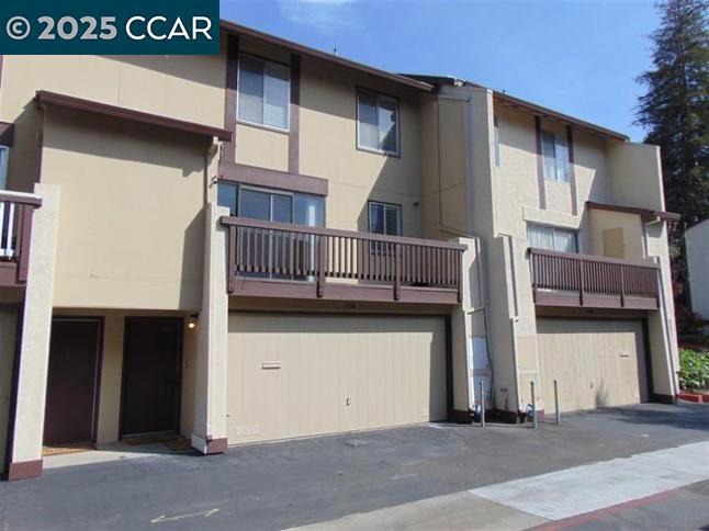 Beautiful describes this 2 bedroom 2 bath townhome with almost 1100 sq ft of living space. large wonderful living room. good size breakfast area. beautiful kitchen with granite counter tops. Nicely painted, lovely carpeting, even central Heat. comes with refrigerator, washer and dryer. Double car garage with garage door opener. extra storage space in garage. great street and neighborhood, wonderful location hurry come and view before its gone. only $2750 plus deposit