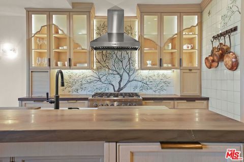 Photo of 2835 Oak Point Drive, Los Angeles, CA 90068 (MLS # 25610993)