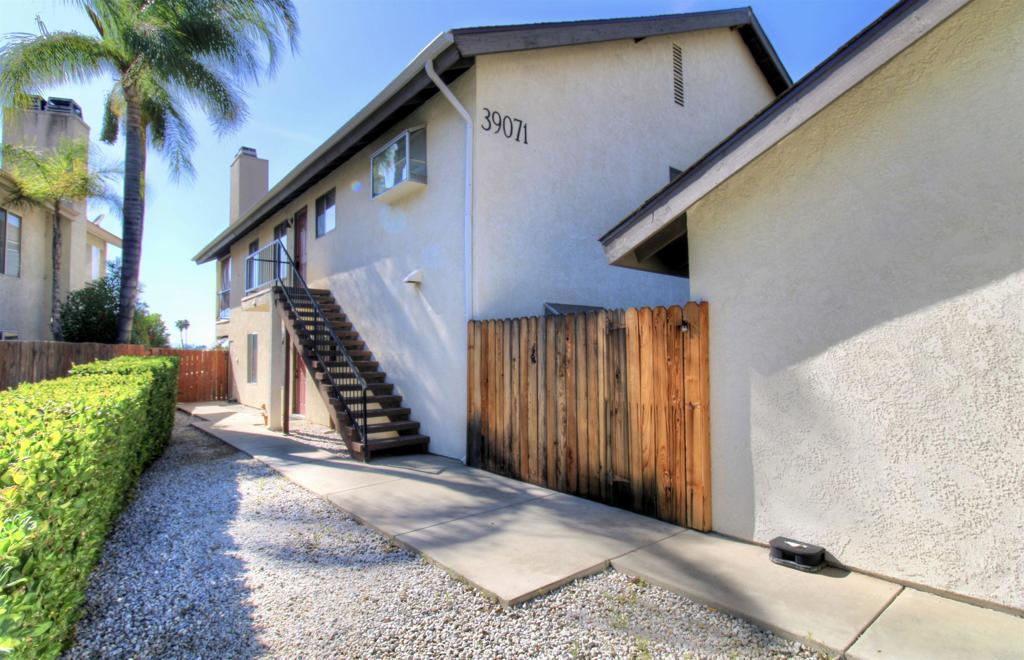 39071 Agua Vista