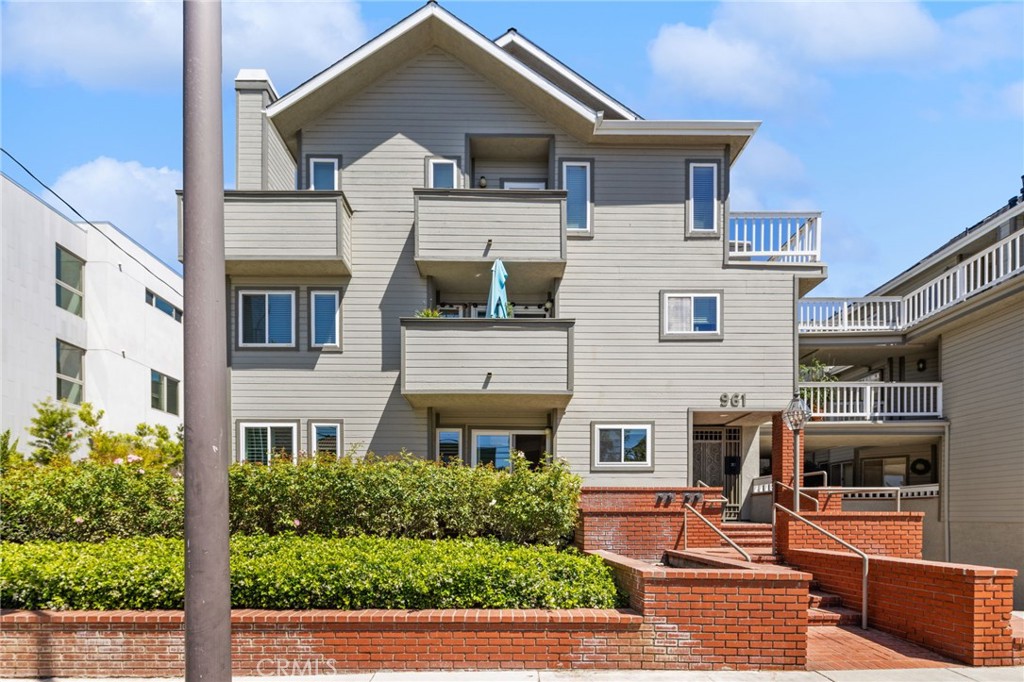 961 E California Boulevard 101