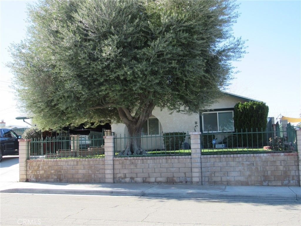 Photo of 1050 Arroyo Drive, Barstow, CA 92311 (MLS # HD26028799)