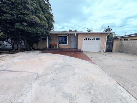 Photo of 701 N Sunset Street, Santa Ana, CA 92703 (MLS # PW26080016)