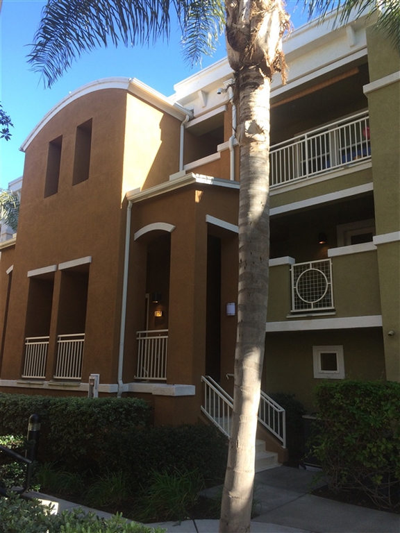 Gorgeous completely remodeled 2 story townhouse w/ full sized washer/dryer & attached 2 car garage in lovely gated community "The Bay at Point Loma." Townhouse has: new wire-brushed natural hickory hardwood floors in all rooms except baths, kitchen, and dining which have travertine. Kitchen has granite counters, stainless applilances, and tasteful wood cabinets. The complex has pool, spa, clubhouse, playground, is a short walk to all the stores and restaurants and is short drive to beach & downtown SD. Neighborhoods: Point Loma Complex Features: ,,,,, Equipment: Dryer,Fire Sprinklers,Garage Door Opener Other Fees: 0 Sewer: Sewer Connected, Public Sewer Topography: LL