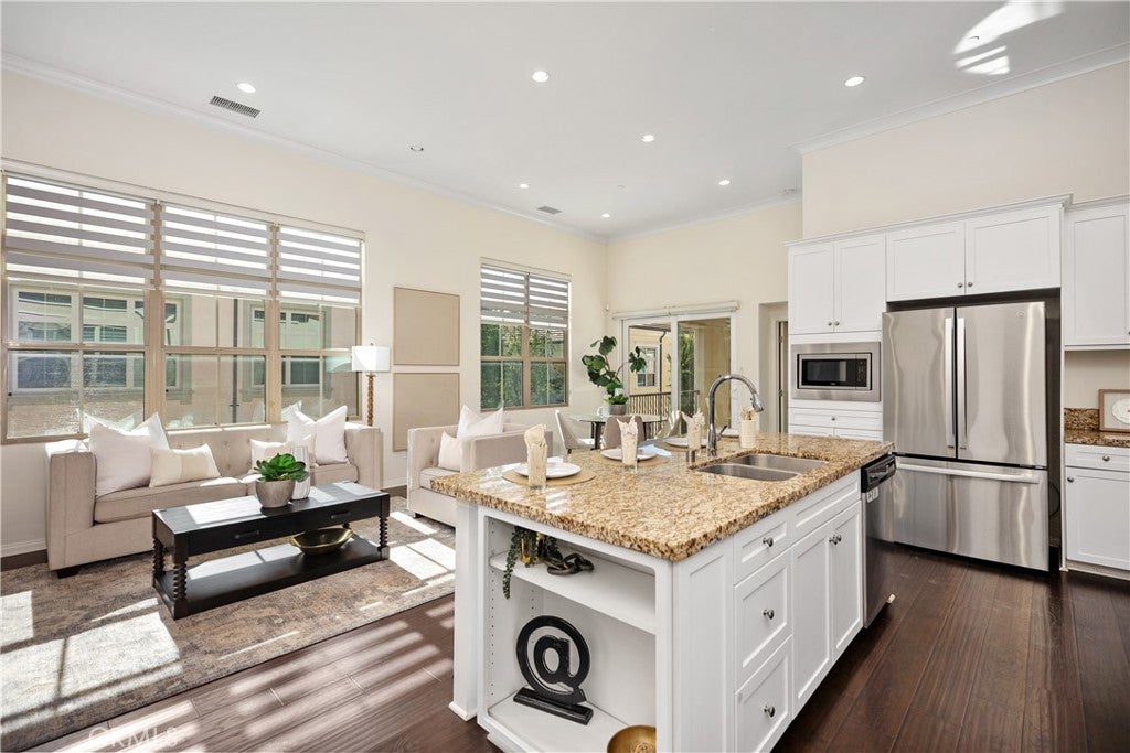 86 Mayfair, Irvine CA 92620 - Photo 6