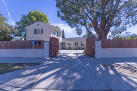 Photo of 18816 Superior St ST, Northridge, CA 91324 (MLS # PW26187794)