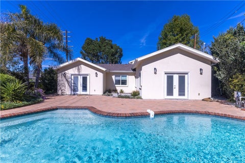 Photo of 18816 Superior St ST, Northridge, CA 91324 (MLS # PW26187794)