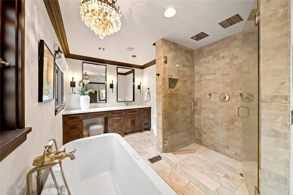 Laguna Beach, California 92651, United States, 3 Bedrooms Bedrooms, ,3 BathroomsBathrooms,Residential,Active,210181