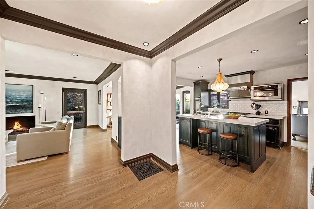 Laguna Beach, California 92651, United States, 3 Bedrooms Bedrooms, ,3 BathroomsBathrooms,Residential,Active,210181