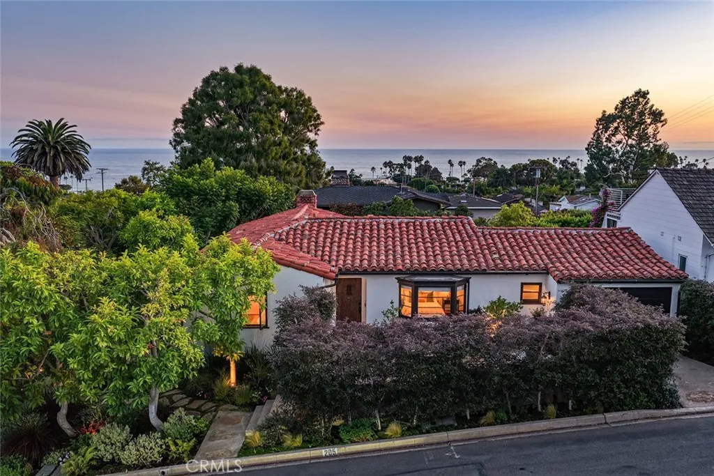 Laguna Beach, California 92651, United States, 3 Bedrooms Bedrooms, ,3 BathroomsBathrooms,Residential,Active,210181