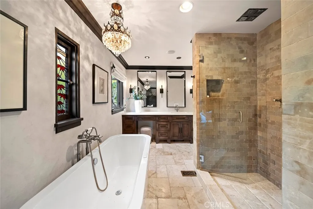 Laguna Beach, California 92651, United States, 3 Bedrooms Bedrooms, ,3 BathroomsBathrooms,Residential,Active,210181