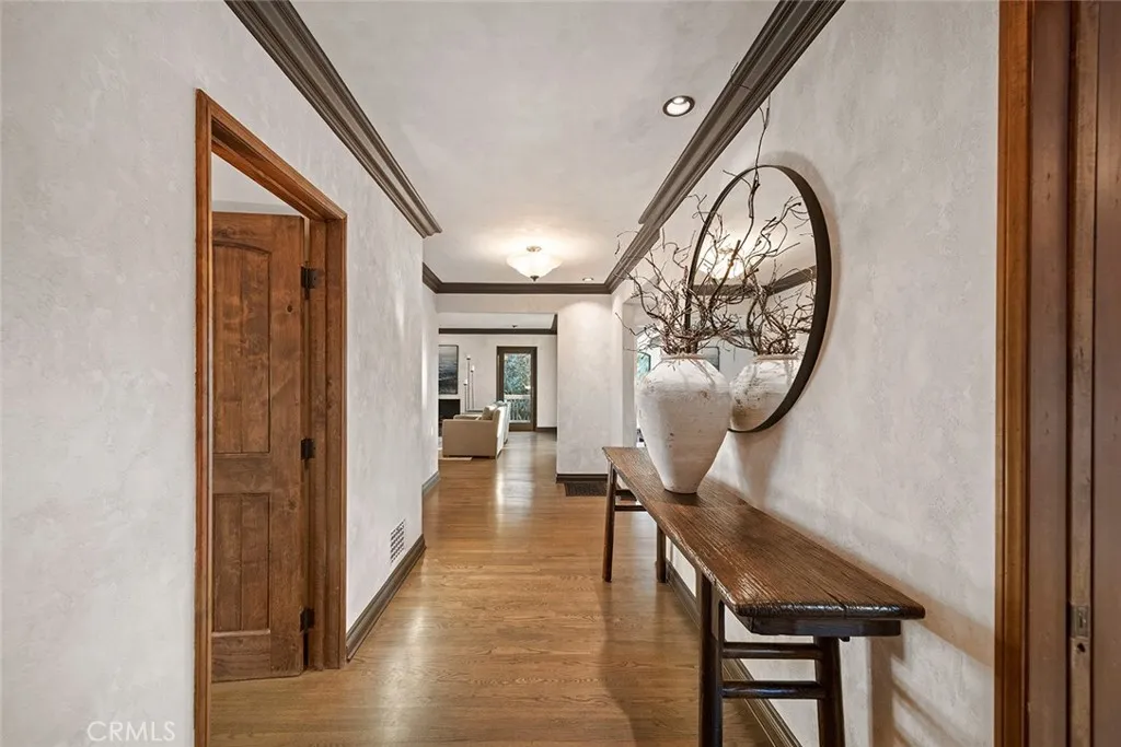 Laguna Beach, California 92651, United States, 3 Bedrooms Bedrooms, ,3 BathroomsBathrooms,Residential,Active,210181