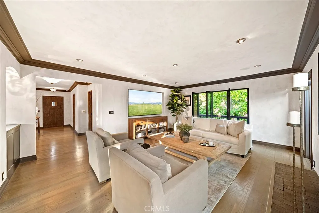 Laguna Beach, California 92651, United States, 3 Bedrooms Bedrooms, ,3 BathroomsBathrooms,Residential,Active,210181