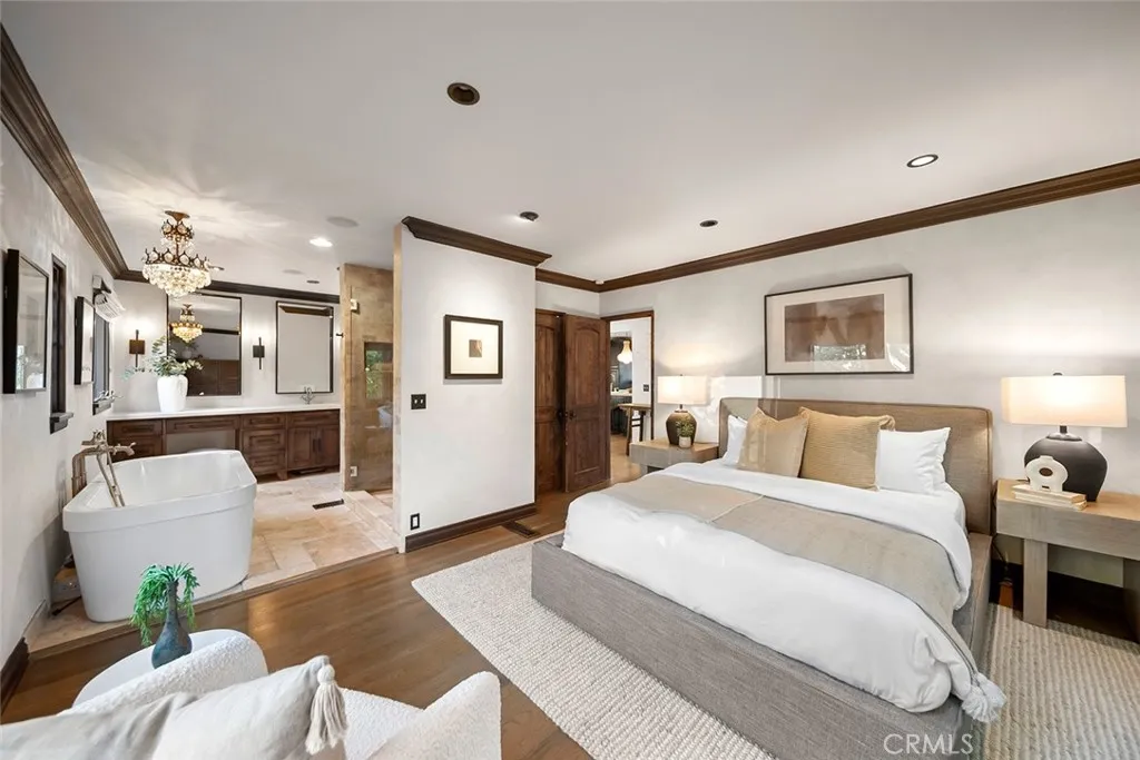 Laguna Beach, California 92651, United States, 3 Bedrooms Bedrooms, ,3 BathroomsBathrooms,Residential,Active,210181