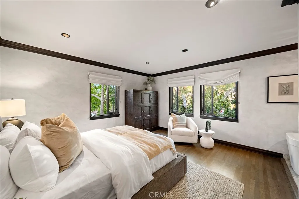 Laguna Beach, California 92651, United States, 3 Bedrooms Bedrooms, ,3 BathroomsBathrooms,Residential,Active,210181