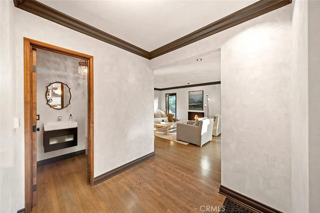 Laguna Beach, California 92651, United States, 3 Bedrooms Bedrooms, ,3 BathroomsBathrooms,Residential,Active,210181