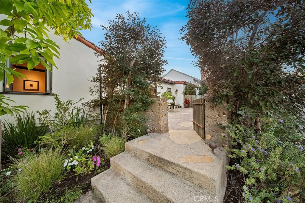 Laguna Beach, California 92651, United States, 3 Bedrooms Bedrooms, ,3 BathroomsBathrooms,Residential,Active,210181