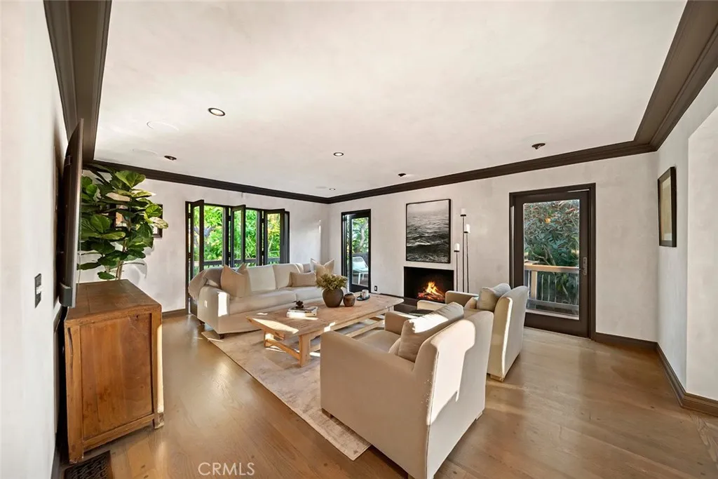 Laguna Beach, California 92651, United States, 3 Bedrooms Bedrooms, ,3 BathroomsBathrooms,Residential,Active,210181