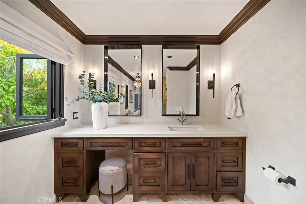 Laguna Beach, California 92651, United States, 3 Bedrooms Bedrooms, ,3 BathroomsBathrooms,Residential,Active,210181