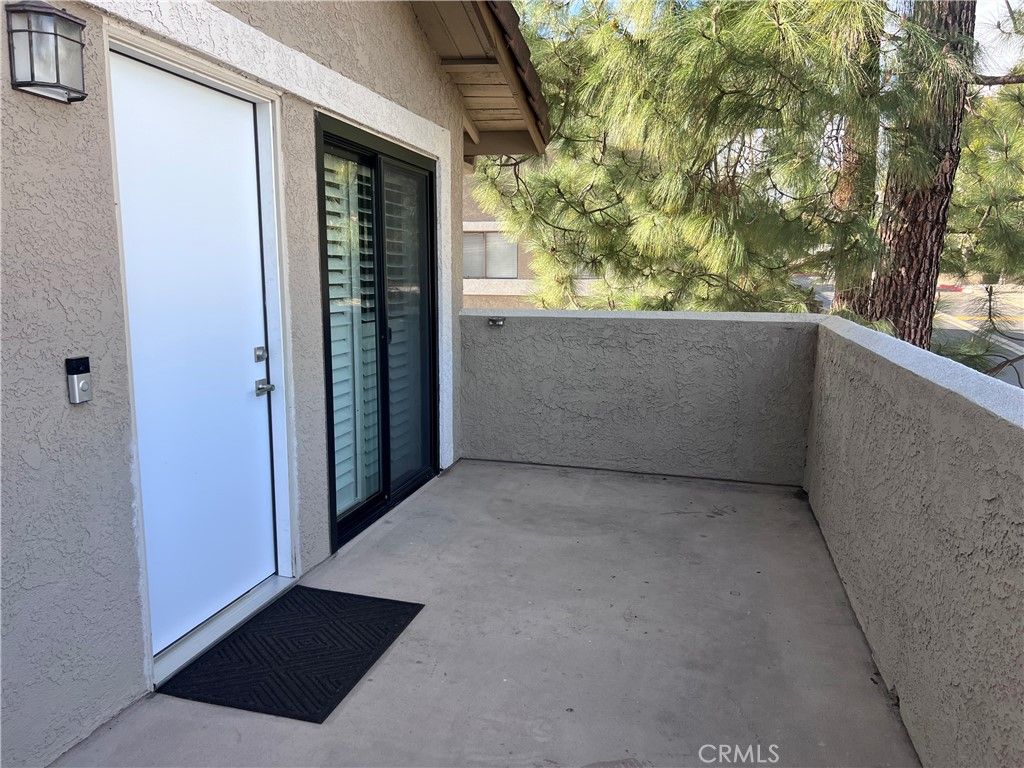 Photo of 1631 Charterwood Court, Thousand Oaks, CA 91362 (MLS # SR26028860)