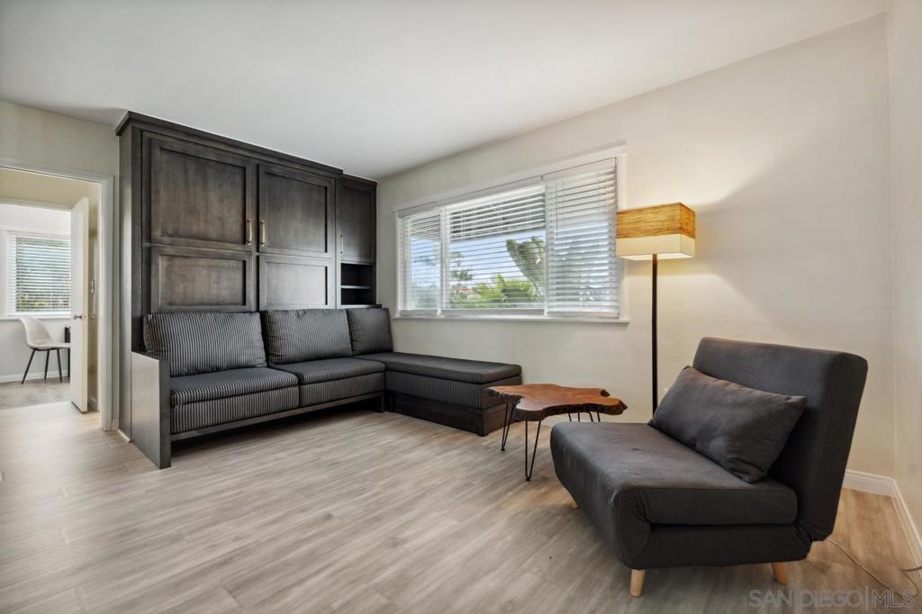 415 Gravilla St 21