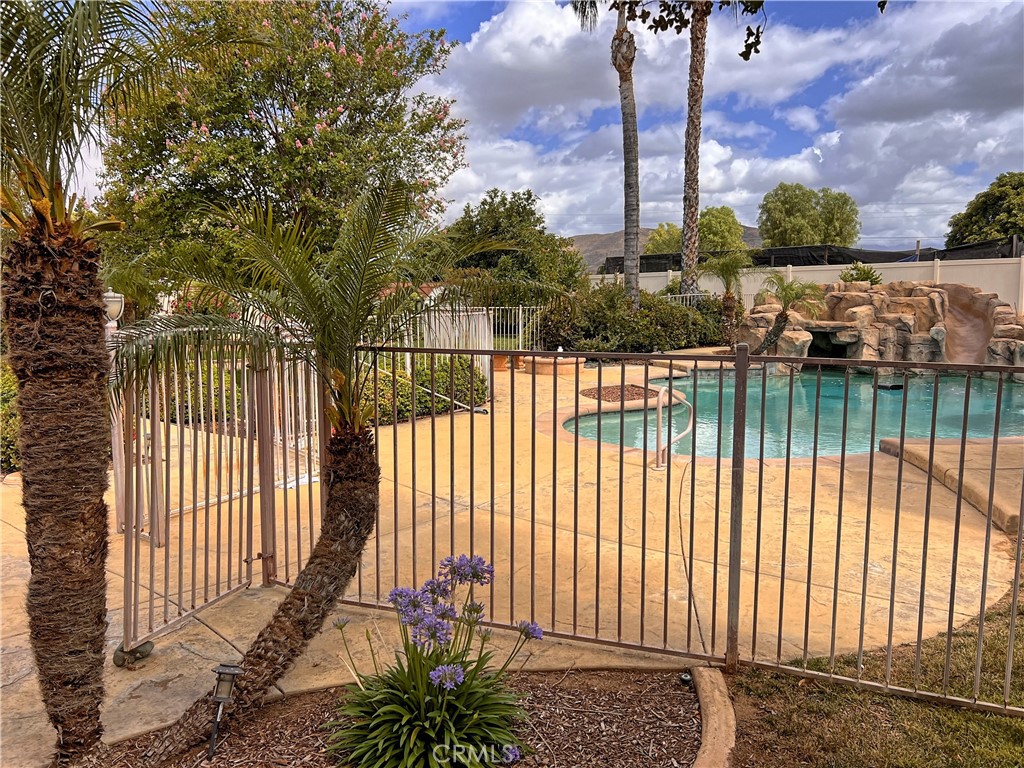8053 Halbrook