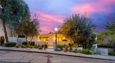 4011 Farmouth Los Angeles CA 90027