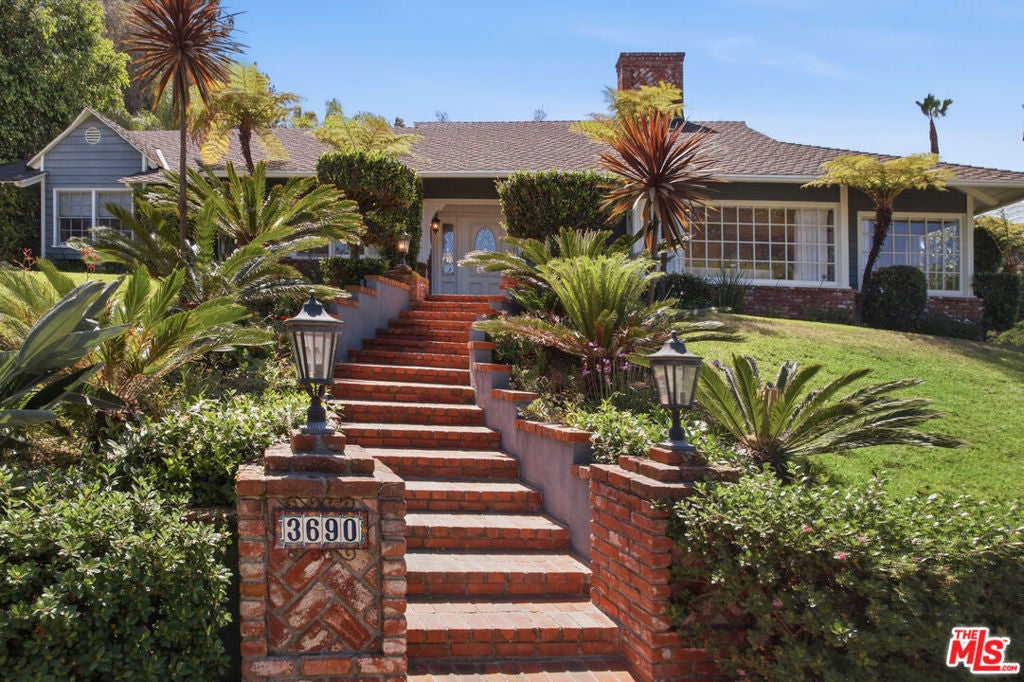 3690 Crownridge Drive