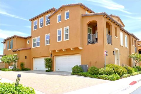 Photo of 27022 Pebble Beach DR, Valencia, CA 91381 (MLS # DW26130538)