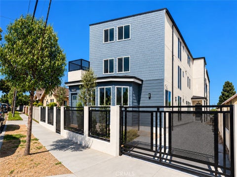 Photo of 1601 W 36th Street, Los Angeles, CA 90018 (MLS # CV26232651)