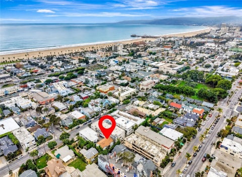 Photo of 2441 3rd St #7 ST, Santa Monica, CA 90405 (MLS # SR26153872)