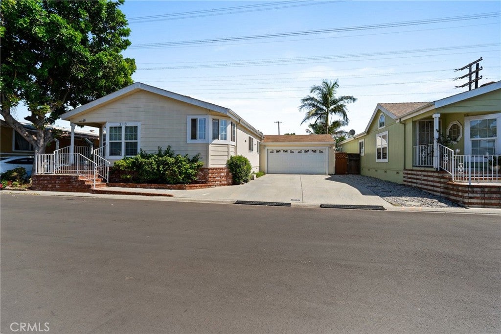 3595 Santa Fe Avenue 210